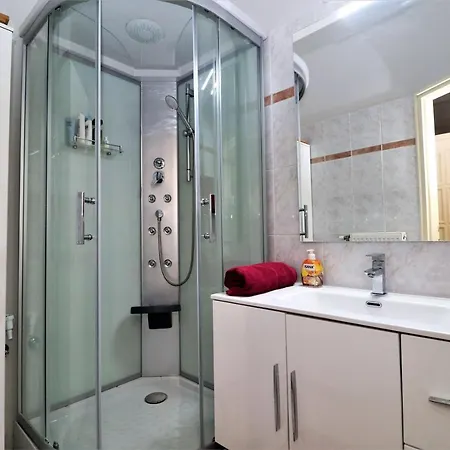 Nehru Part River Side Danube Apartamento *