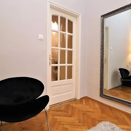 Nehru Part River Side Danube Apartamento